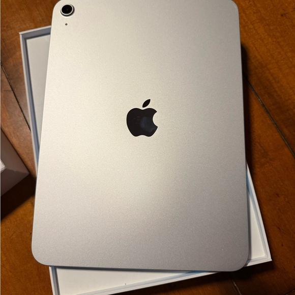 NIB iPad 128GB (A16) Model A3354 with OtterBox Case, screen protector + stylus! - Picture 4 of 11